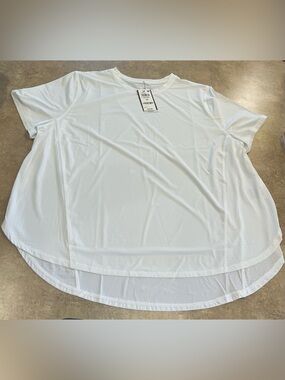 ID Ideology Plus Size
Perforated Short Sleeve T-
Shirt-1X-White-NWT-Rapid Dry